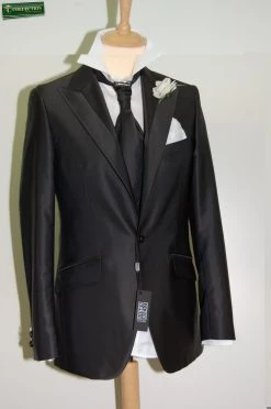 Abito Grigio Slim Fit Luciano Soprani Cerimonia Con Panciotto E Cravatta -Meyer Shop 0 790feef7 1700