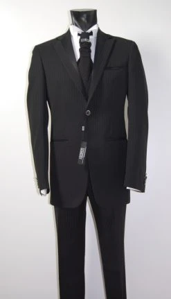 LUCIANO SOPRANI Cerimonia Abito Nero Gessato Luciano Soprani Completo Di Panciotto E Cravatta -Meyer Shop 0 8c70ee10 800