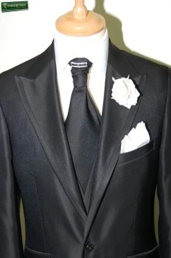 Abito Elegante Luciano Soprani Nero Completo Di Panciotto Cravatta Coordinato -Meyer Shop 0 f2ff6d2a 1700